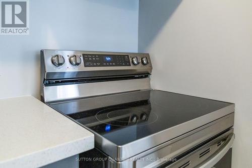 35 Laguna Village Crescent, Hamilton, ON - Indoor Photo Showing Kitchen