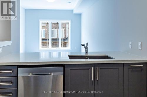 35 Laguna Village Crescent, Hamilton, ON - Indoor Photo Showing Kitchen With Double Sink