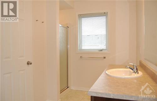 172 Sorento Street, Ottawa, ON - Indoor Photo Showing Bathroom