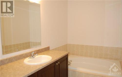 172 Sorento Street, Ottawa, ON - Indoor Photo Showing Bathroom