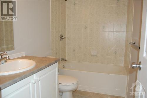 172 Sorento Street, Ottawa, ON - Indoor Photo Showing Bathroom