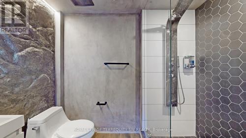 124 - 326 Carlaw Avenue, Toronto, ON - Indoor Photo Showing Bathroom