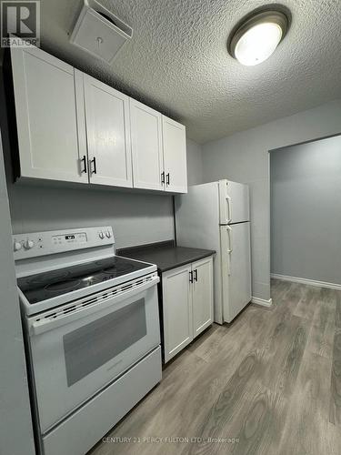 307 - 936 Glen Street, Oshawa, ON - Indoor Photo Showing Kitchen