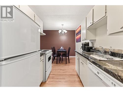 445 All Star Court Unit# 306, Kelowna, BC - Indoor Photo Showing Kitchen