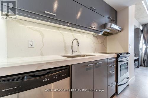 623 - 55 Stewart Street, Toronto, ON - Indoor Photo Showing Kitchen