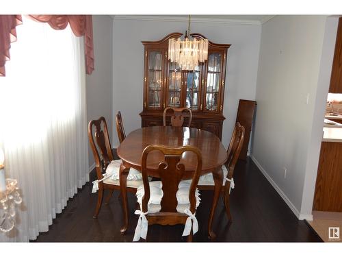 18613 62B Av Nw, Edmonton, AB - Indoor Photo Showing Dining Room