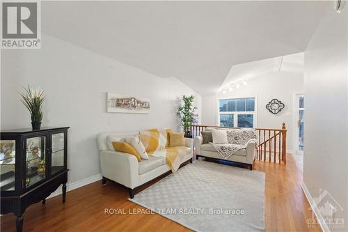 246 Tandalee Crescent, Ottawa, ON - Indoor Photo Showing Dining Room