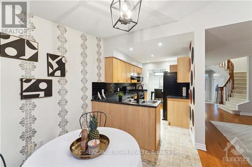 246 Tandalee Crescent, Ottawa, ON - Indoor Photo Showing Dining Room