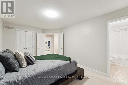 246 Tandalee Crescent, Ottawa, ON - Indoor Photo Showing Bedroom