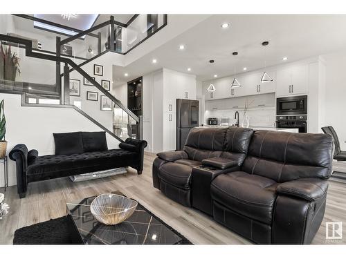 316 42 St Sw, Edmonton, AB - Indoor Photo Showing Living Room