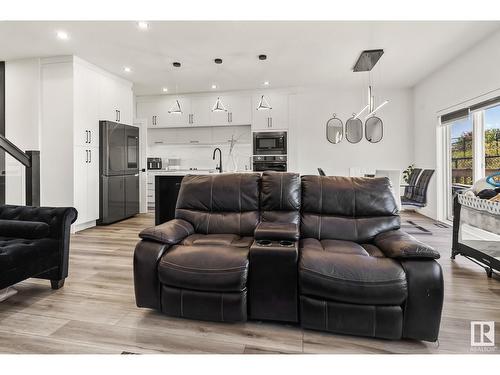 316 42 St Sw, Edmonton, AB - Indoor Photo Showing Living Room