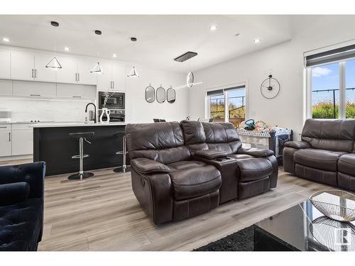 316 42 St Sw, Edmonton, AB - Indoor Photo Showing Living Room