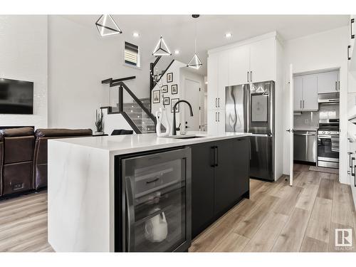 316 42 St Sw, Edmonton, AB - Indoor Photo Showing Kitchen With Upgraded Kitchen