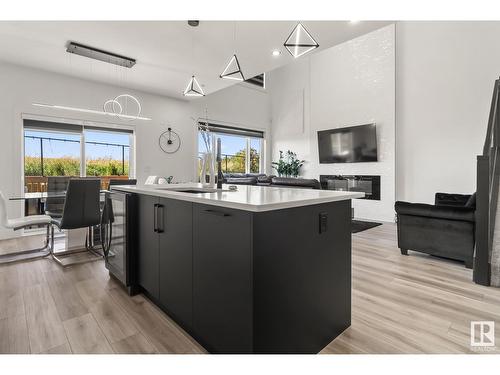 316 42 St Sw, Edmonton, AB - Indoor Photo Showing Kitchen