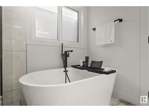 316 42 St Sw, Edmonton, AB - Indoor Photo Showing Bathroom