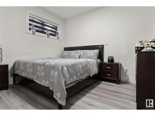 316 42 St Sw, Edmonton, AB - Indoor Photo Showing Bedroom