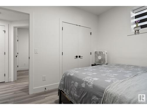 316 42 St Sw, Edmonton, AB - Indoor Photo Showing Bedroom