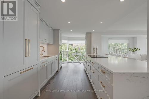 604 - 2190 Lakeshore Road, Burlington, ON - Indoor Photo Showing Kitchen