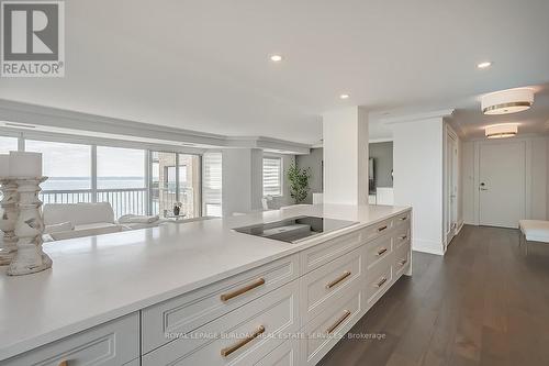 604 - 2190 Lakeshore Road, Burlington, ON - Indoor Photo Showing Kitchen With Upgraded Kitchen