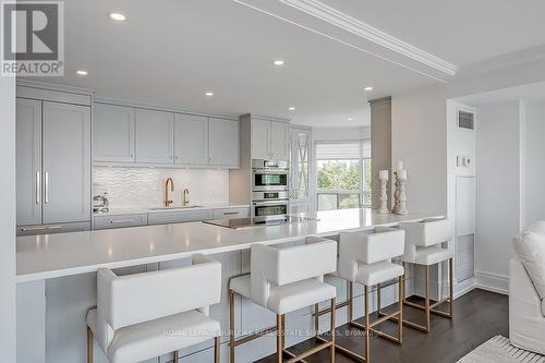 604 - 2190 Lakeshore Road, Burlington, ON - Indoor Photo Showing Kitchen With Upgraded Kitchen