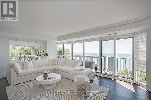 604 - 2190 Lakeshore Road, Burlington, ON - Indoor Photo Showing Living Room