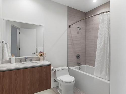 1410-2000 Hannington Rd, Langford, BC - Indoor Photo Showing Bathroom