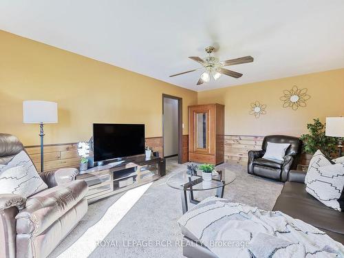 20786 Shaws Creek Rd, Caledon, ON - Indoor Photo Showing Living Room