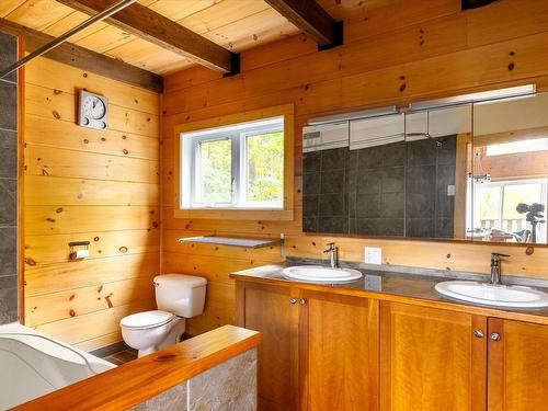 Bathroom - 3900  - 4000 Ch. Des Trois-Lacs, Shawinigan, QC - Indoor Photo Showing Bathroom