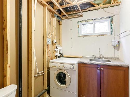 Powder room - 3900  - 4000 Ch. Des Trois-Lacs, Shawinigan, QC - Indoor Photo Showing Laundry Room