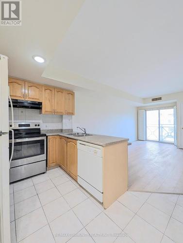 210 - 2351 Kennedy Road, Toronto, ON - Indoor Photo Showing Kitchen