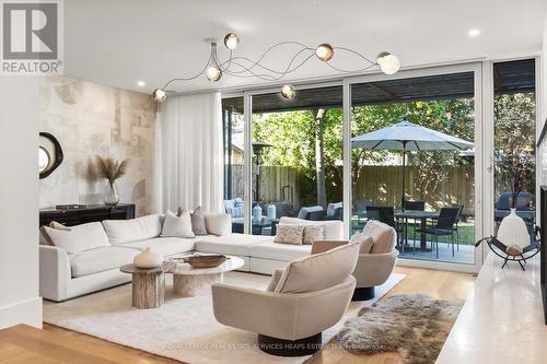 102 Robert Street, Toronto, ON - Indoor Photo Showing Living Room