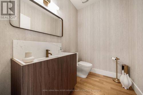 102 Robert Street, Toronto, ON - Indoor Photo Showing Bathroom