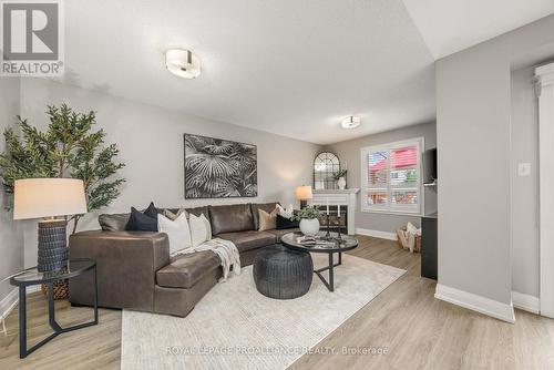 1686 Radcliffe Drive, Oshawa (Samac), ON - Indoor Photo Showing Living Room