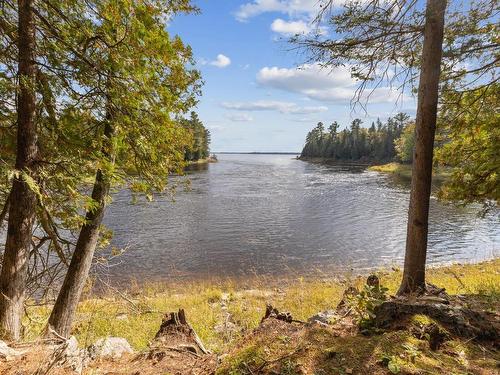 Vue sur l'eau - 255 Ch. East-Range, L'Isle-Aux-Allumettes, QC 