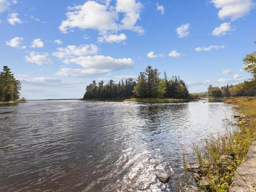 Vue sur l'eau - 255 Ch. East-Range, L'Isle-Aux-Allumettes, QC 