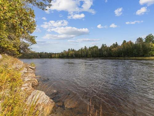 Vue sur l'eau - 255 Ch. East-Range, L'Isle-Aux-Allumettes, QC 