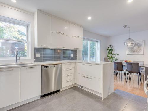 Kitchen - 11831 Rue Lavigne, Montréal (Ahuntsic-Cartierville), QC - Indoor Photo Showing Kitchen With Upgraded Kitchen