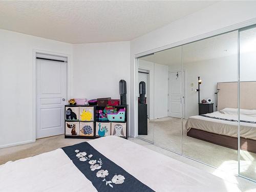 212-935 Johnson St, Victoria, BC - Indoor Photo Showing Bedroom