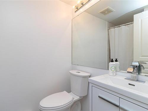 212-935 Johnson St, Victoria, BC - Indoor Photo Showing Bathroom