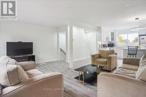 12 - 36 Greendale Drive, Hamilton, ON - Indoor Photo Showing Living Room