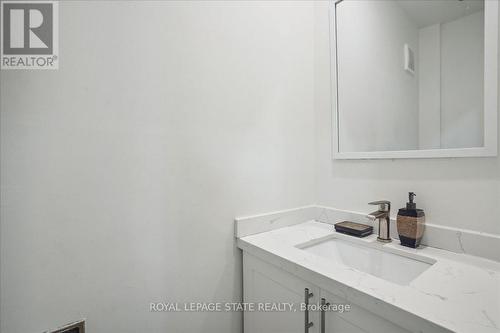 12 - 36 Greendale Drive, Hamilton, ON -  Photo Showing Bathroom