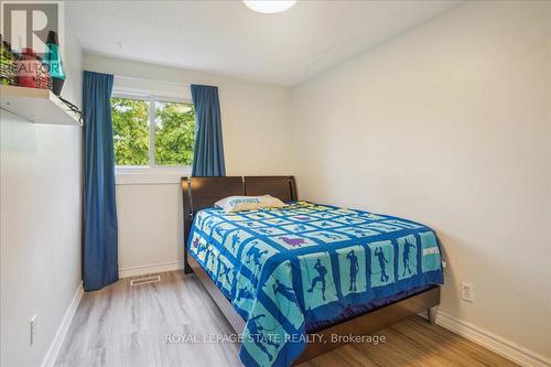 12 - 36 Greendale Drive, Hamilton, ON - Indoor Photo Showing Bedroom