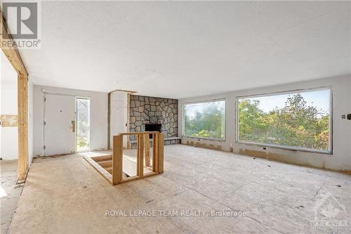 1541 Bella Vista Drive, Ottawa, ON - Indoor With Fireplace