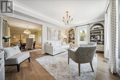 53 Kimberley Avenue, Bracebridge, ON - Indoor Photo Showing Living Room