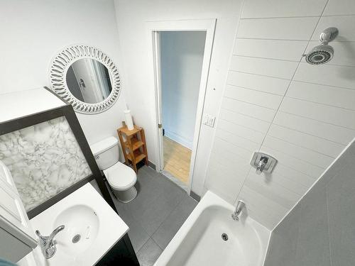 Bathroom - 274 2E Avenue, Montréal (Verdun/Île-Des-Soeurs), QC 