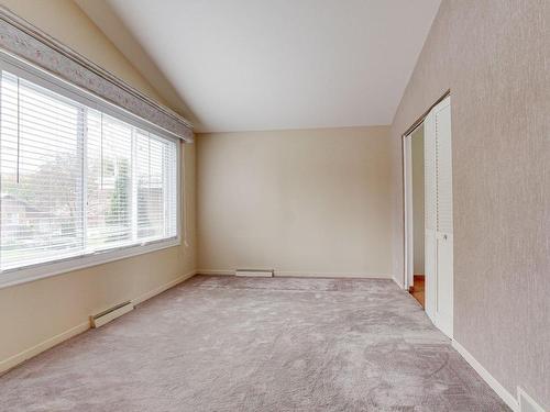 Living room - 34 59E Avenue, Laval (Laval-Des-Rapides), QC - Indoor Photo Showing Other Room