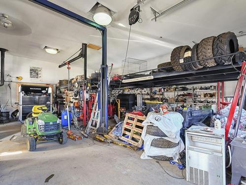 Garage - 5891 Rue Principale, Saint-Zénon, QC - Indoor Photo Showing Garage