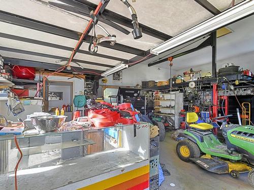 Garage - 5891 Rue Principale, Saint-Zénon, QC - Indoor Photo Showing Garage