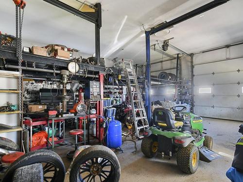 Garage - 5891 Rue Principale, Saint-Zénon, QC - Indoor Photo Showing Garage