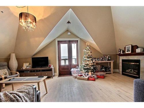 Dwelling - 2221  - 2223 Ch. Du Fleuve, Lévis (Les Chutes-De-La-Chaudière-Est), QC - Indoor Photo Showing Living Room With Fireplace